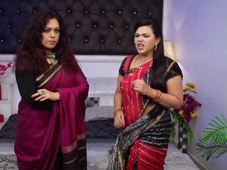 ஆசை அத்தான்..உம்மா.. முத்தா.. தொங்கா.. புஜ்ஜி... என்னடா நடக்குது...!