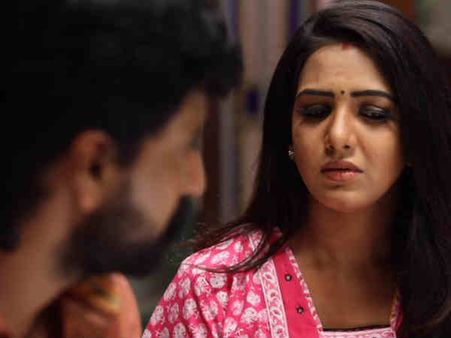 அம்மா திட்டிட்டாங்களா.. இன்னிக்கு ரொமான்ஸ் வேணாமா.. சரி மாமா!