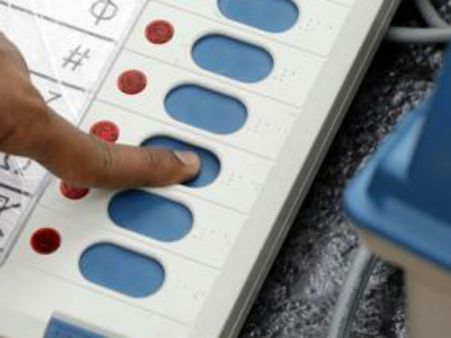 திருவதிகையில் வாக்குப்பதிவு தற்காலிக நிறுத்தம்.. அமமுக சின்னம் பட்டன் உடைந்ததால் பரபரப்பு