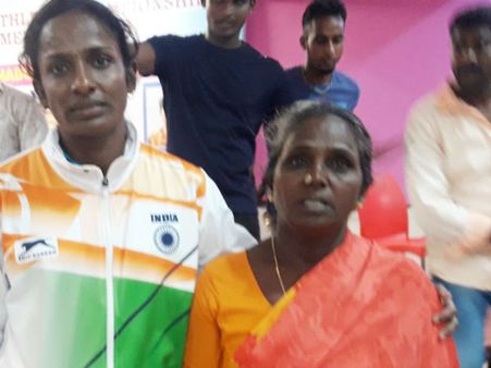 அடிப்படை வசதிகள் கூட இல்லாத வீரர், வீராங்கனைகளுக்கு தமிழக அரசு உதவ வேண்டும்- கோமதி மாரிமுத்து