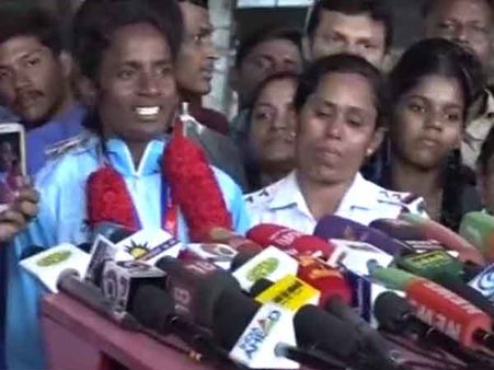 பஸ் வசதிகூட இல்லாத கிராமத்து பொண்ணு நான்.. அரசு பஸ் விட வேண்டும்.. நெகிழ வைக்கும் கோமதி