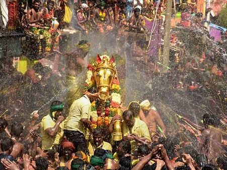 சித்திரை திருவிழா நிறைவு: மலைக்கு திரும்பிய கள்ளழகர்- 21 பூசணிக்காயில் திருஷ்டி சுற்றிய மக்கள்