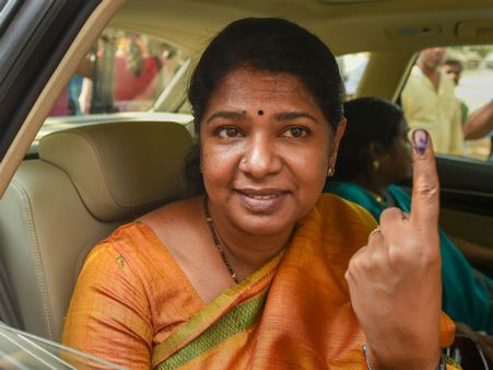 மைலாப்பூரில் வாக்களித்த கனிமொழி.. மக்களுக்கு உருக்கமான வேண்டுகோள்