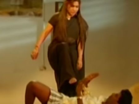 மனைவி அடிச்சா பயப்படாதீங்க.. நான் வந்து காப்பாத்துறேன்.. அதிர வைக்கும் காந்தி நகர் சுயேச்சை!