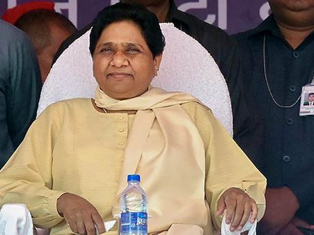 டிவிஸ்ட்.. காங்கிரஸை சரியான இடத்தில் லாக் செய்த மாயாவதி.. பிரதமர் பதவிக்கு அடிபோடுகிறாரா?