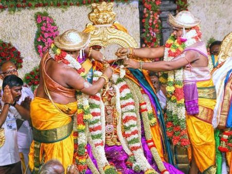 மதுரை மீனாட்சி சுந்தரேஸ்வரருக்கு நாளை திருக்கல்யாணம் - விருந்து சாப்பிட வாங்க மக்களே