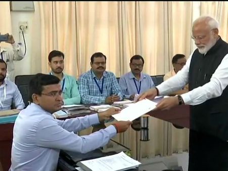 கூட்டணி கட்சி தலைவர்கள் படை சூழ...பிரதமர் மோடி வாரணாசியில் வேட்பு மனு தாக்கல்