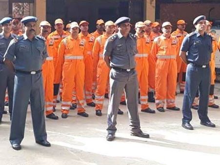 நெருங்கி வரும் ஃபனி புயல்.. தமிழகம் முழுக்க தயார் நிலையில் பேரிடர் மீட்புக்குழு!