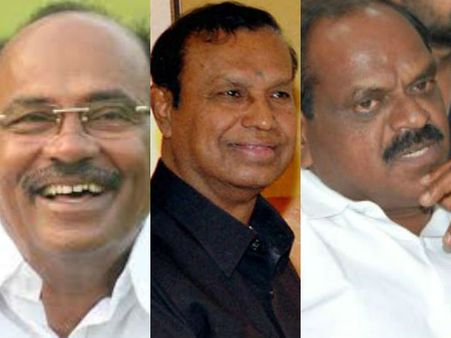 பாட்ஷாவா, மாணிக்கமா.. சாராய ஆலை அதிபர் வேணுமா? இந்த டாக்டர் வேணுமா? முடிவெடுங்க.. ராமதாஸ்!