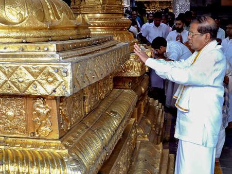 திருப்பதிக்கு ஆன்மீக பயணம் வந்த இலங்கை அதிபர்.. குடும்பத்தினருடன் பெருமாளை தரிசித்தார்