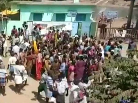 பொன்னமராவதியில் கலவரம்... 1,000 பேர் மீது வழக்குப்பதிவு... பதற்றம் நீடிப்பு, போலீஸ் குவிப்பு