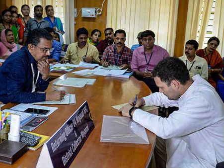 அமாவாசை நாளில் சந்திர ஹோரையில் வேட்புமனு தாக்கல் செய்த ராகுல் காந்தி - வெற்றி கனியை ருசிப்பாரா 
