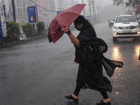 குமரியில் விடாது பெய்யும் மழை.. தென்மாவட்டங்களில் இரவு முழுக்க கனமழைக்கு வாய்ப்பு!