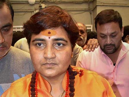 என் சாபத்தால்தான் கர்கரே இறந்தார்.. அபத்தமான பேச்சு.. மன்னிப்புகேட்டார் பாஜக சாமியார் வேட்பாளர்!