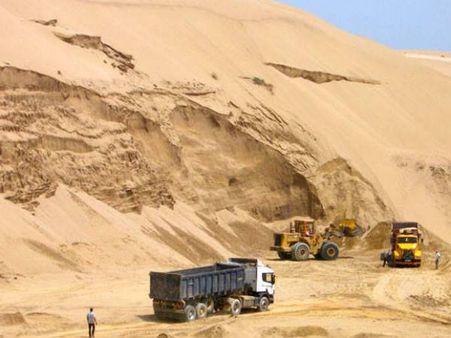 மணல் கொள்ளையை தடுக்க ஏசி அறையில் ஆலோசிப்பதால் பலனில்லை.. உயர்நீதிமன்றம் அதிருப்தி