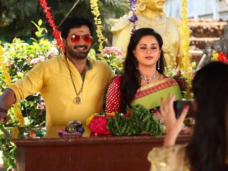 மாயன் கடை திறப்பு விழாவுல சூரிய வம்சம் சீன் பார்த்தாச்சுங்கோ...!