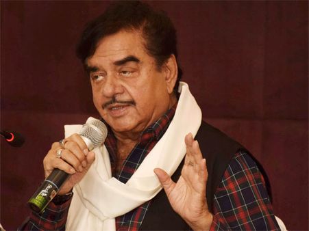 மிஸ்டர் அவுட் கோயிங் சார் ஜி... பிரதமர் மோடிக்கு நிக் நேம் வைத்த சத்ருகன் சின்ஹா!