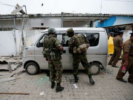 உலகையே உலுக்கிய இலங்கை குண்டுவெடிப்பு.. மூளையாக செயல்பட்ட மூவர் சுட்டுக் கொலை.. காவல் துறை