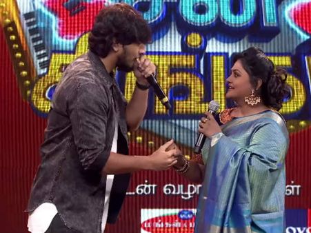 சன் சிங்கர் மேடையில் கவுதம் கார்த்திக் கலகல புரபோஸல்... அப்பா மாதிரியே.. சிலாகித்த நிரோஷா!