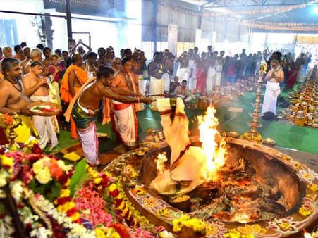 பிரகாஷமான வாழ்க்கை வேண்டுமா சூரியனை வழிபடுங்க - கண் கோளாறு நீக்கும் ஆதித்ய ஹோமம்