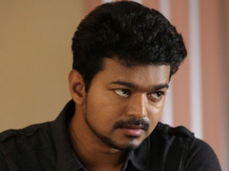 நடிகர் விஜய்யின் 63-வது படத்தின் படப்பிடிப்பில் விபத்து... லைட் கீழே விழுந்து பணியாளர் படுகாயம்