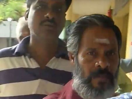 வாங்க.. சீக்கிரமா போய் ஓட்டு போட்டு வந்துடலாம்.. வாக்கு சாவடிகளில் அலை மோதும் மக்கள் கூட்டம்