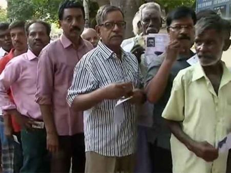 வாக்காளர் பட்டியலில் பெயர் இருந்து பூத்சிலிப் இல்லாவிட்டாலும் வாக்களிக்கலாம்.. தமிழக தேர்தல் அதிகாரி