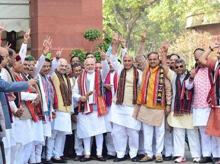 சாதகமாக வந்துள்ள எக்ஸிட் போல் முடிவுகள்.. ஹேப்பி மோடில் பாஜக தலைவர்கள்