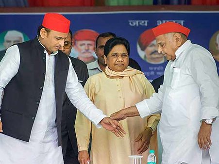 அப்பா பிரதமரானால் நல்லாதான் இருக்கும்.. அகிலேஷ் யாதவ் திடீர் ஆசை.. மாயாவதிக்கு அதிர்ச்சி