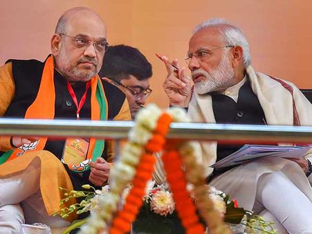 திட்டமிட்டபடி நடக்கும் அமித் ஷா பிளான்.. சிதறும் எதிர் கட்சிகள்.. வேலை செய்யும் பார்முலா!