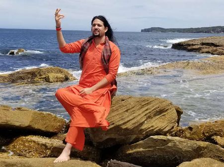 பெண்களிடம் சில்மிஷம் செய்த விவகாரம்.. யோகா குரு ஆனந்த் கிரி ஆஸ்திரேலியாவில் அதிரடி கைது