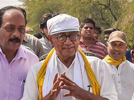 பாஜகவின் சாத்வி பிரக்யாவை விட படுதீவிர மத நம்பிக்கையாளராக இருக்கிறாரே காங். வேட்பாளர் திக்விஜய்சிங்