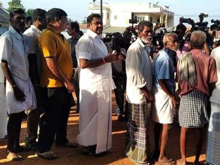 எடப்பாடியார் வரிசையில் நின்னு வாக்களித்த சொந்த ஊர் பூத்தில் கூட திமுகவுக்கு தான் அதிக ஓட்டு