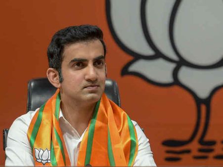 அவரை தாக்கியது தவறு.. ஒரே ஒரு டிவிட்டால் கம்பீரை 'டக் அவுட்' செய்த பாஜகவினர்.. என்ன நடந்தது!