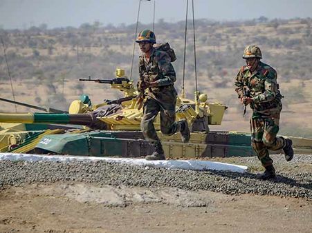 இந்திய ராணுவத்திற்கு தரம் குறைந்த ஆயுதங்கள் சப்ளை? விபத்துகள் அதிகரிப்பு என பரபரப்பு புகார்