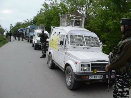 ஜம்மு - காஷ்மீரில் பாதுகாப்பு படையினரால் 2 தீவிரவாதிகள் சுட்டு கொலை.. பயங்கர ஆயுதங்கள் பறிமுதல்