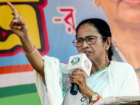 மேற்குவங்கத்தில் உங்களால் பணப்பெட்டிகளை கொண்டு தேர்தல் நடத்த முடியாது.. மமதா வார்னிங்!