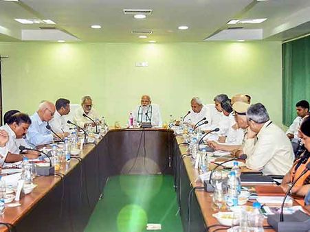 தேர்தல் முடிவுகளுக்கு முன்பே மீட்டிங்.. முக்கிய அமைச்சக உயர் அதிகாரிகளுடன் மோடி திடீர் ஆலோசனை