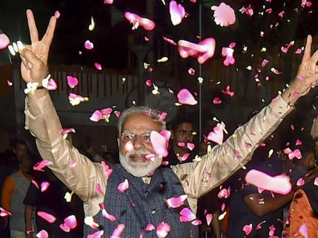 பிரதமர் மோடியின் பெயரிலிருந்து 'சவுகிதார்' பட்டம் திடீரென நீக்கம்!