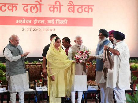 கூட்டணி கட்சிகளுக்கு பாஜக கொடுத்த தடபுடல் விருந்து.. மோடி மட்டும் அப்செட்