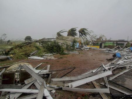 உடமைகளை இழந்து தவிக்கும் மாணவர்கள்.. ஒடிசாவில் இன்று நீட் தேர்வு ஒத்திவைப்பு!