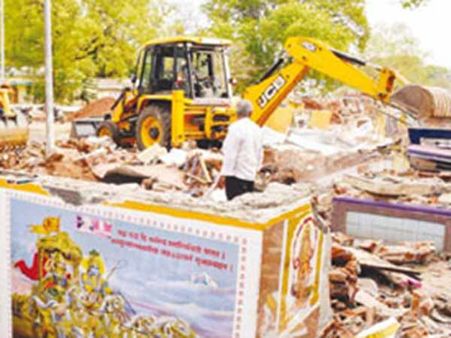 திருச்சியில் ரயில் நிலைய வளாகத்திலிருந்த அம்மன் கோவில் இடித்து அகற்றம்.. பக்தர்கள் அதிர்ச்சி