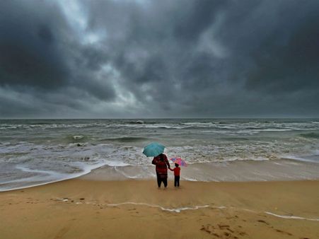 கடும் அனல் காற்று வீசும்.. வெப்பச்சலனத்தால் லேசான மழைக்கும் வாய்ப்பு- சென்னை வானிலை மையம்