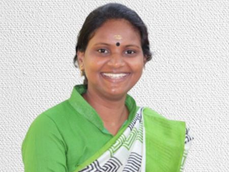 ஞான் இப்போ பாட்டு பாடும்.. நீங்க எனக்கு ஓட்டுப் போடணும்.. கில்லி மாதிரி ஜெயித்த ரம்யா!