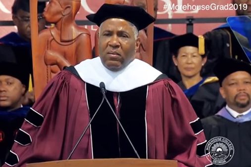 அமெரிக்க தொழிலதிபரின் பம்பர் பரிசு.. 430 மாணவர்களின் வாழ்க்கை ஒரே நொடியில் மாற்றம்