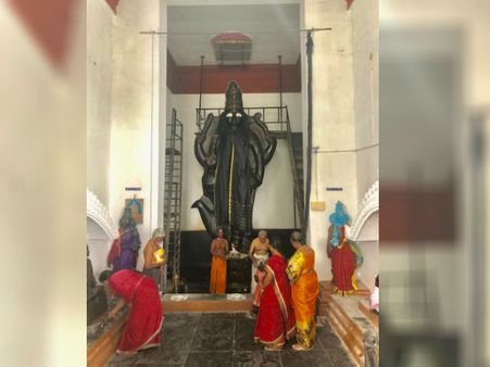 பாதாள சொர்ண சனீஸ்வரரை வணங்கினால் தீராத நோய்கள் தீரும்