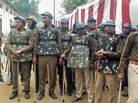 வாக்கு எண்ணிக்கை மையங்களில் மூன்றடுக்கு பாதுகாப்பு.. தமிழகத்தில் ஒரு லட்சம் போலீஸார் குவிப்பு