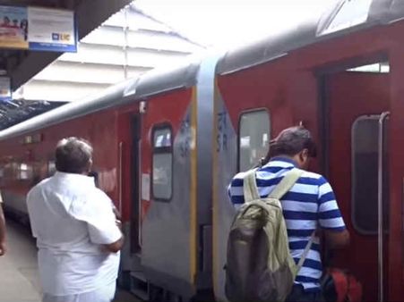 தாம்பரம் - நாகர்கோவிலுக்கு நவீன வசதிகளுடன் கண்ணை கவரும் புதிய ரயில்.. அலைமோதிய மக்கள் கூட்டம்