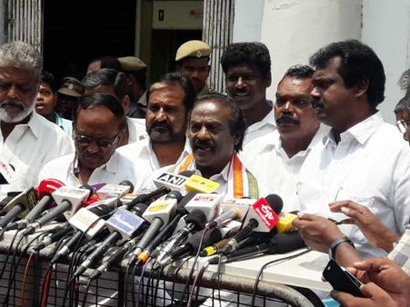 மீண்டும் இடைத்தேர்தலுக்கு தயாராகும் தமிழகம்: நாங்குநேரி எம்எல்ஏ பதவியை ராஜினாமா செய்தார் வசந்தகுமார்