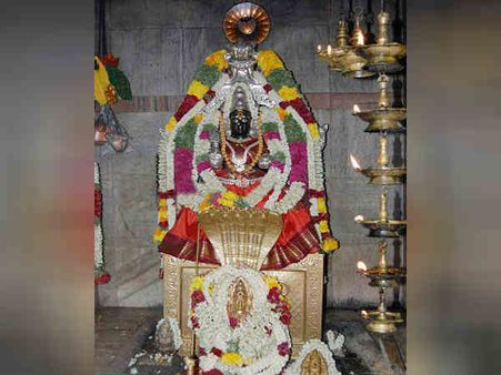 வீரபாண்டி கௌமாரியம்மன் கோயில் சித்திரை திருவிழா அமோகம்.. அக்னிசட்டி எடுத்து பக்தர்கள் நேர்த்திக்கடன்